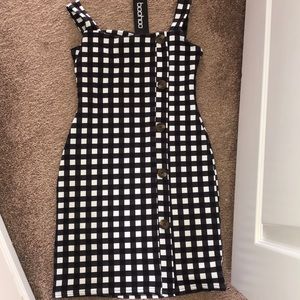 Boohoo mid dress never worn w tags